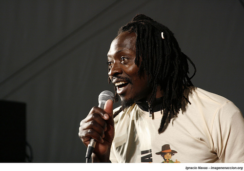 Paul Sagong en concierto con "Madera de Cayuco"